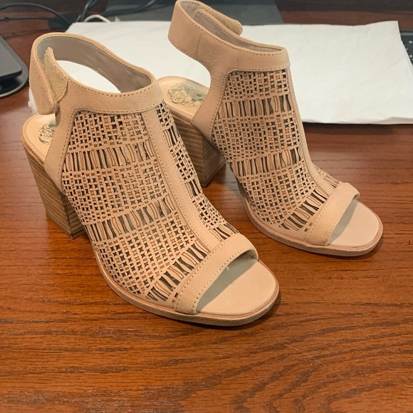 Vince Camuto peek toe bootie - Picture 1 of 5